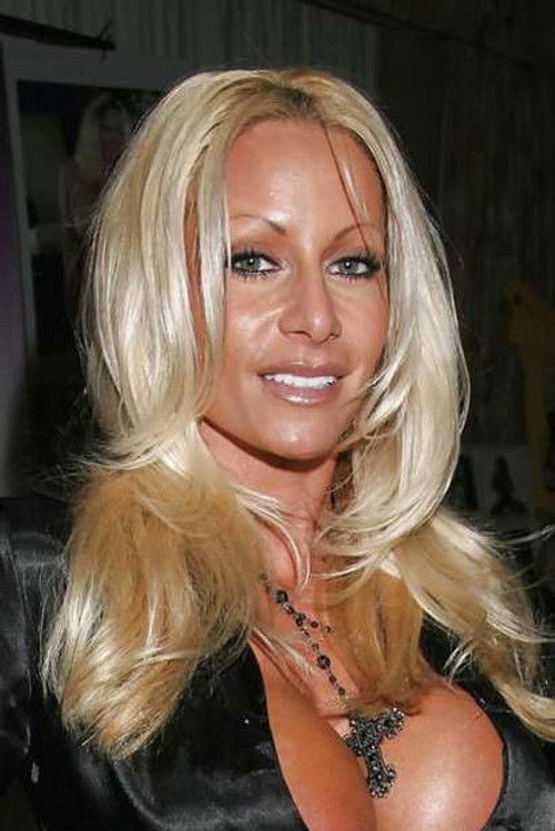 Ashley Lawrence as Bubble Blowing Victim (as Fembomb)