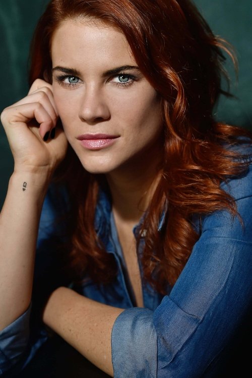 Courtney Hope as Amber