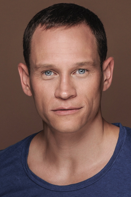 Vinzenz Kiefer as Oliver Mansfeld