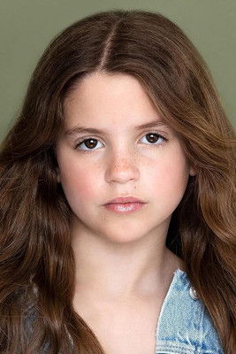 Victoria Scola-Giampapa as Izzy (voice)