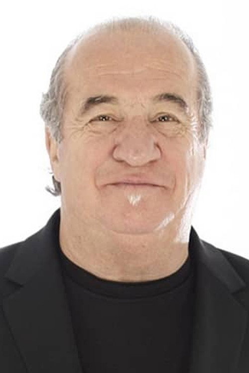 José Luis Gioia as Patricio Vera