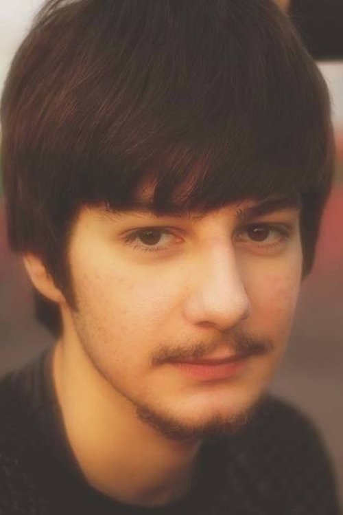 Sandro Aliprandini as Ênio