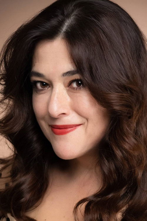 Selva Erdener as Suna