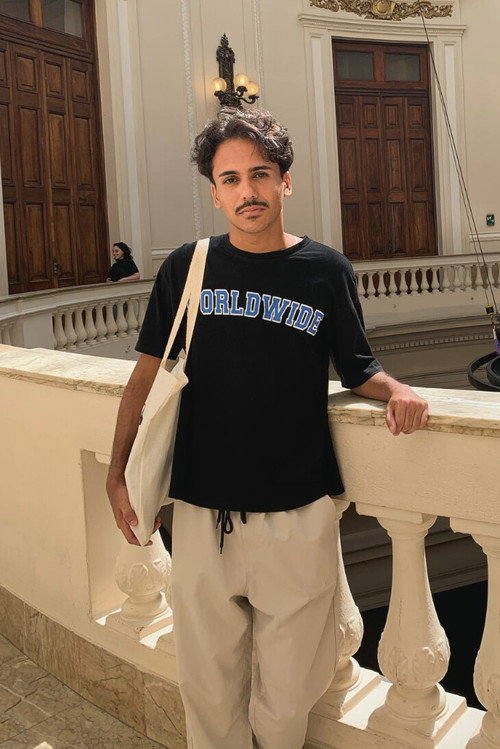 Thalis Leão as Amigo cético