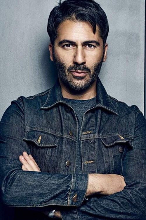 Armin Amiri as Farhad