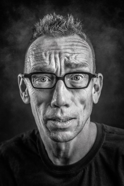 Dolf Jansen as Presentator