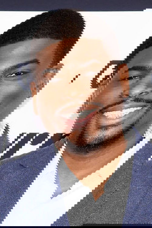 Damien Lemon as Tweet