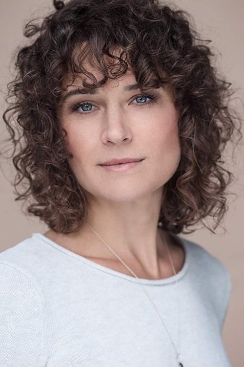 Piercey Dalton as Brenda Peters