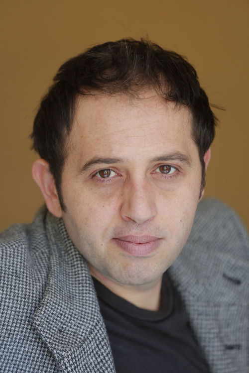 Antonio Perna as Elio