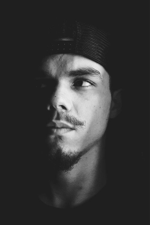 Marlon Bassaneli as Figurante