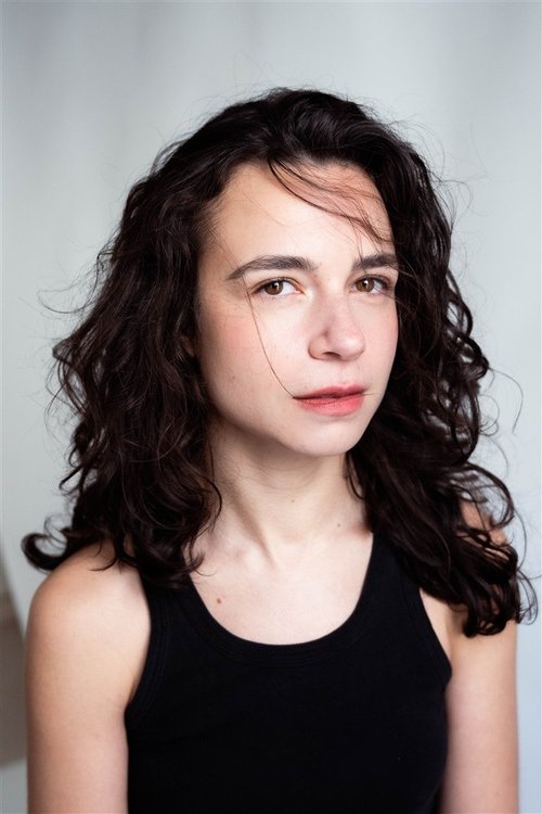 Alice Abraham as Ludivine (18-20 years old)