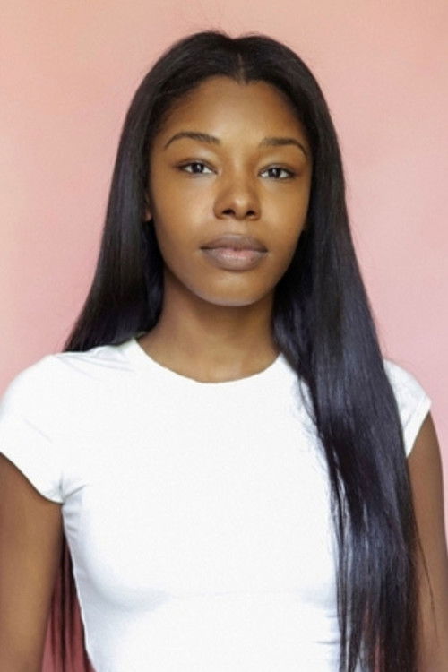 Maéva El Aroussi as