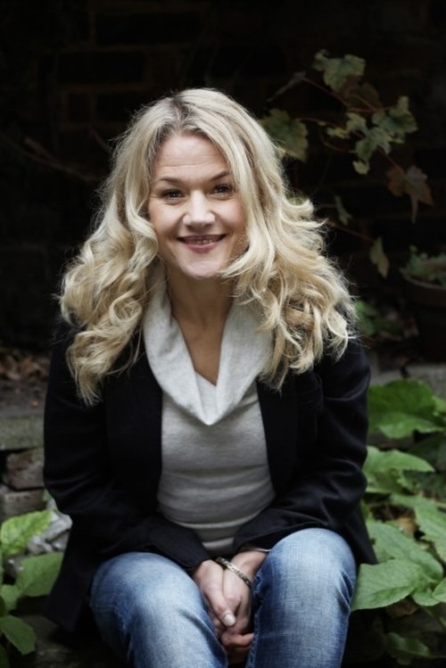 Camilla Strøm Henriksen as Bruden