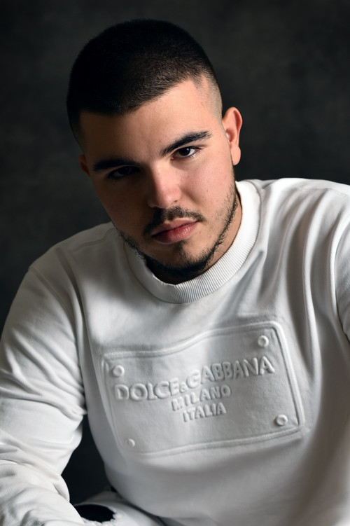 Samuel Vargu as Diogjeni