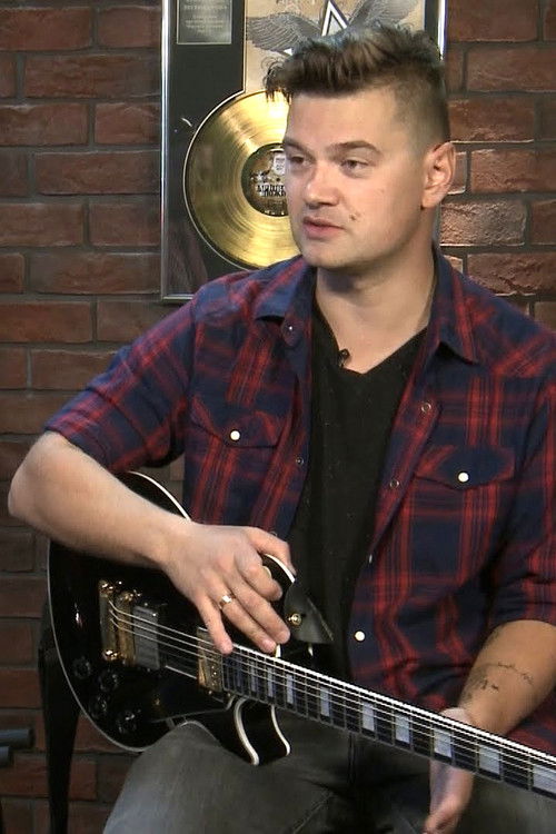 Igor Mamaev as Гитарист