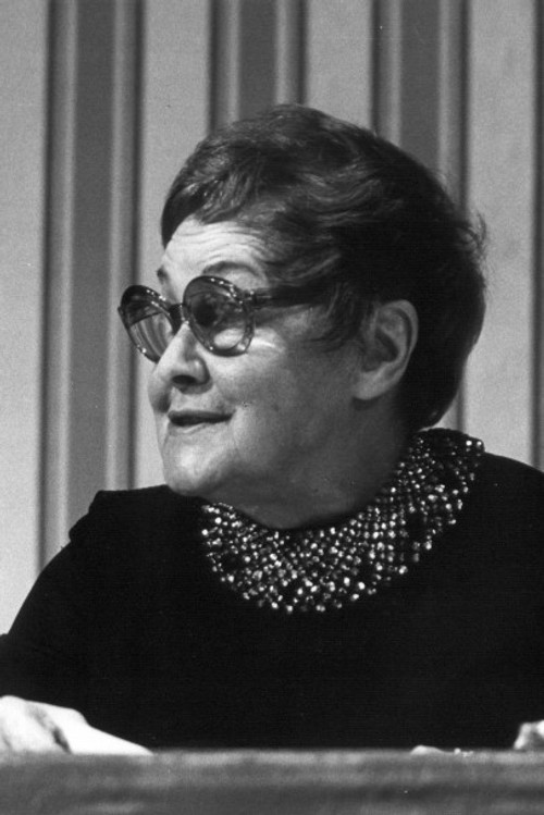 Lotte Lang as Amalia Strassmeier