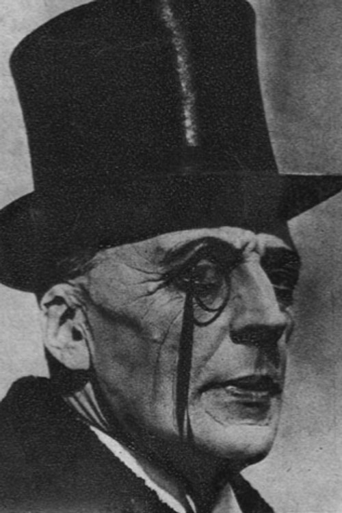 Pavel Poltoratskiy as Newspaper editor