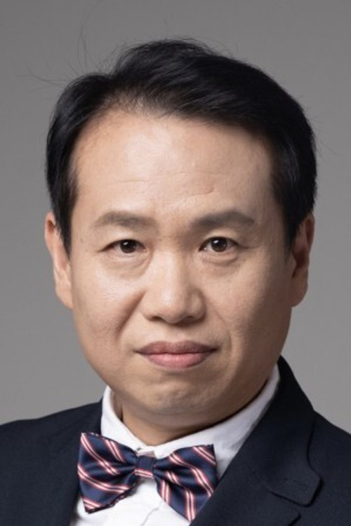 Song Chang-gyu as Apartment Security Guard