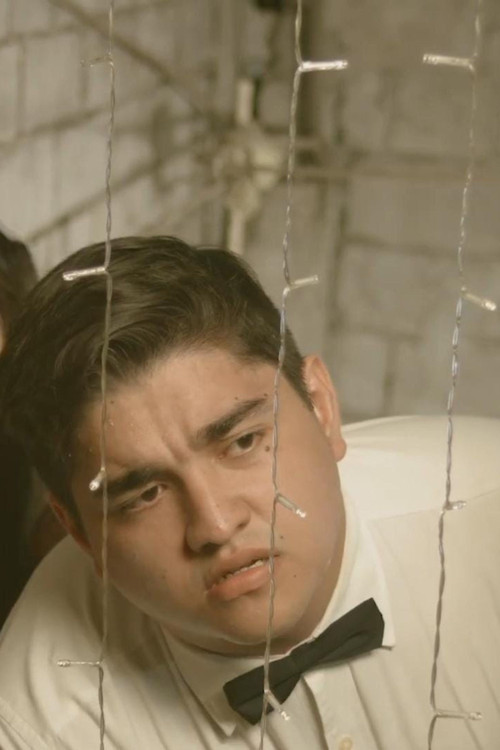 Davis Arteaga as Chico del catering