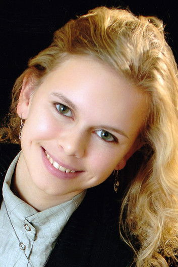 Anastasia Zurkalova as Masha