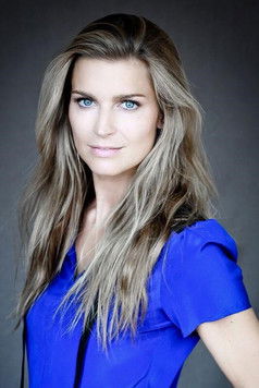 Cécile Belin as Alex