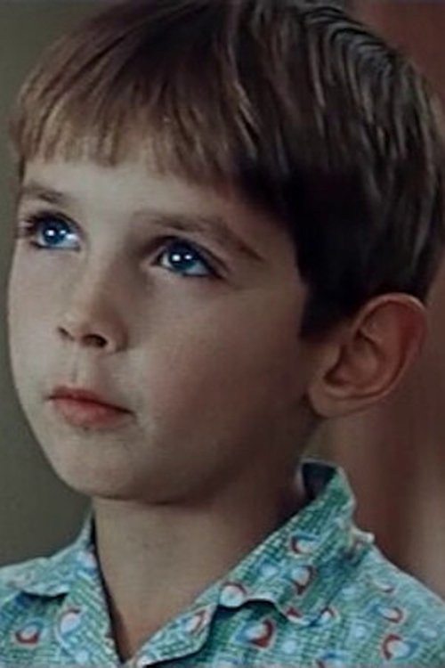 Aleksandr Dalyokiy as Yura