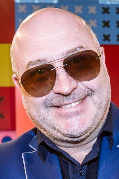 Michal David as školník