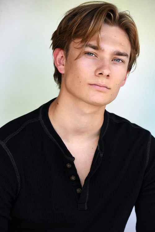 Aidan Merwarth as Eamon Shaw