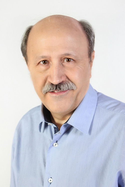 Antonio Chamorro as Policía