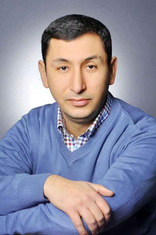 Mushfig Hatamov as Courier