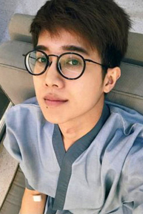 Worarit Ninklom as Praphan