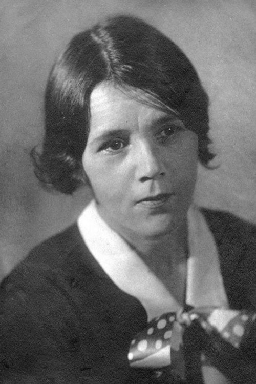 Varvara Popova as Zvorykina