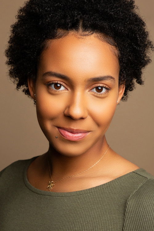Safiya Harris as Leslie