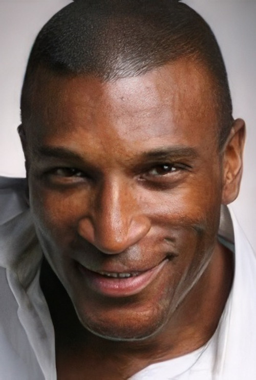 Clark Beasley Jr. as Bank Guard