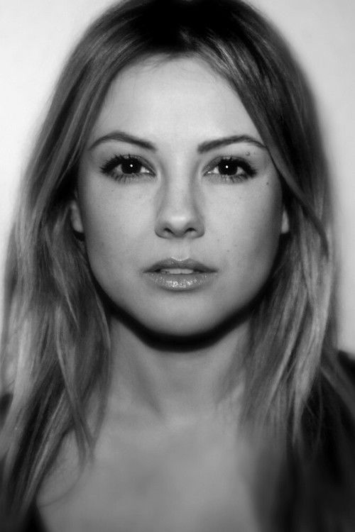 Sheila Ponce as Ingrid