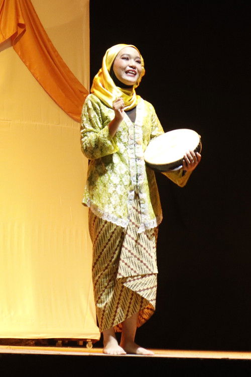 Nadia Septeriga as Pedagang 1