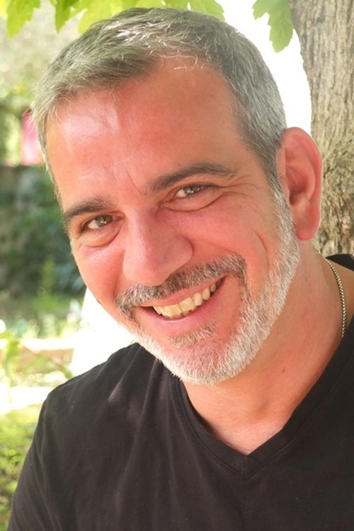 Vincent Azé as José