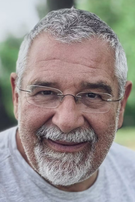 Andreas Beutler as Kameramann / Portier