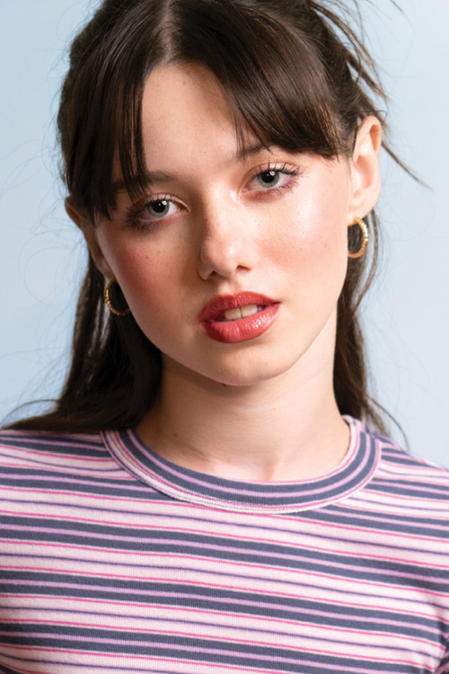 Violet McGraw as Young Yelena