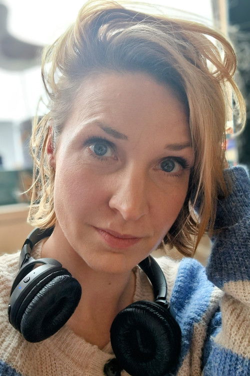 Lotte Lesage as Charlotte