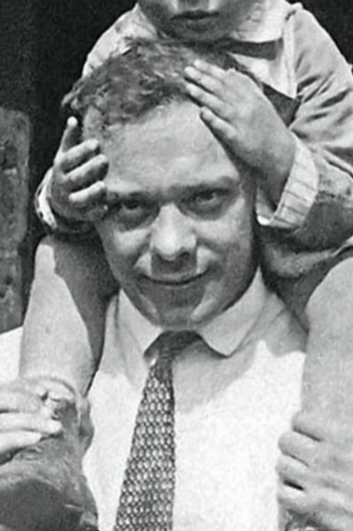 Vladimir Batalov as Luznetsov, manufacturer