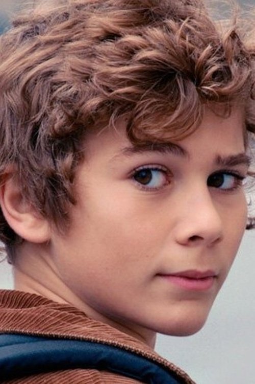 Réphaël Ghrenassia as Benoît