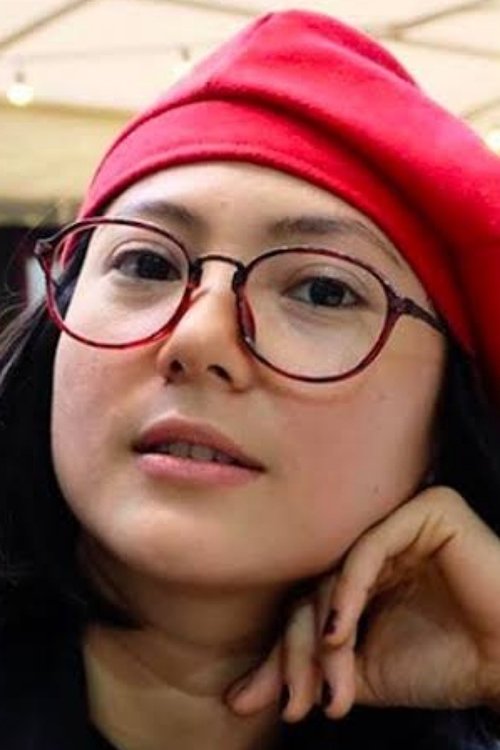 Poppy Sovia as Host Talk Show