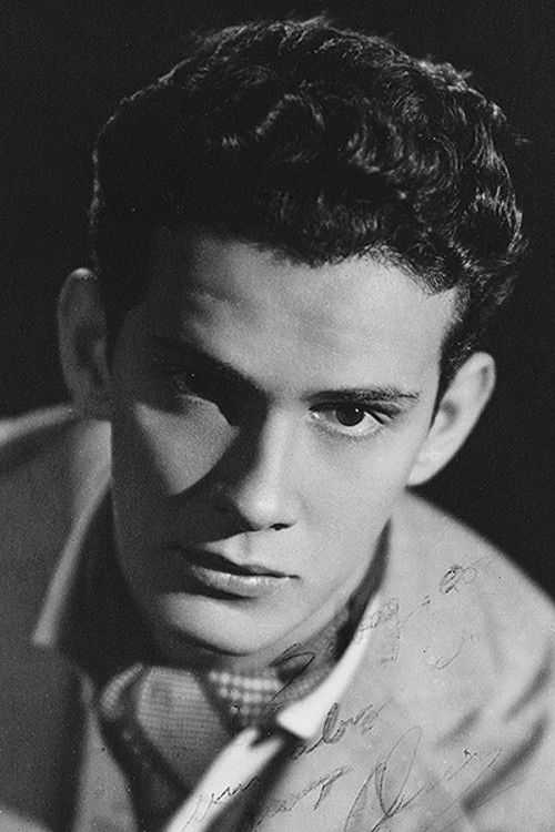 Oscar Felipe as Mário
