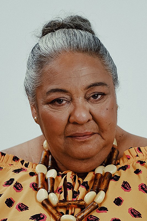 Aline Marta Maia as Jandira