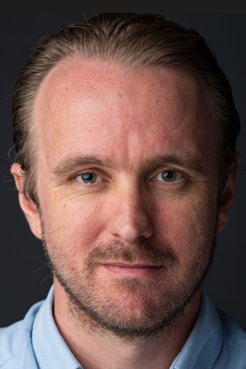 Marius Robin Schroeter as James