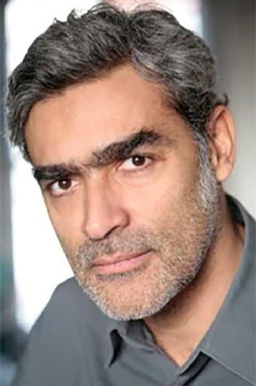 Francis Benoit as Le médecin-chercheur