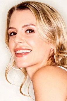 Evelyn Palek as Louise Laroche