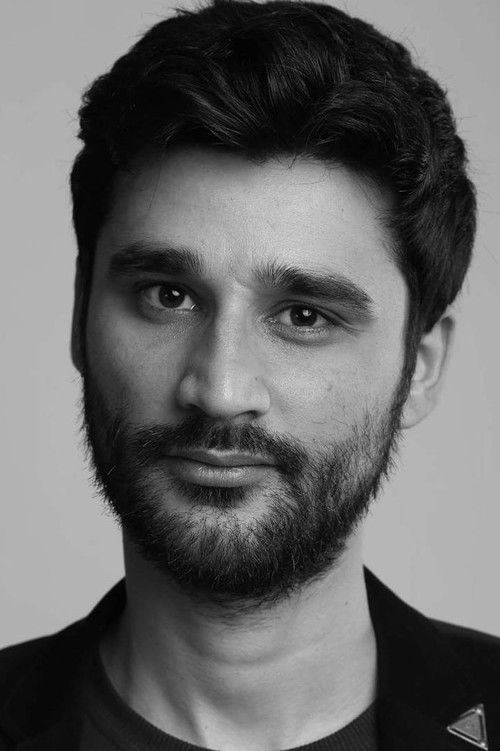 Tural Ələkbərov as Sənan