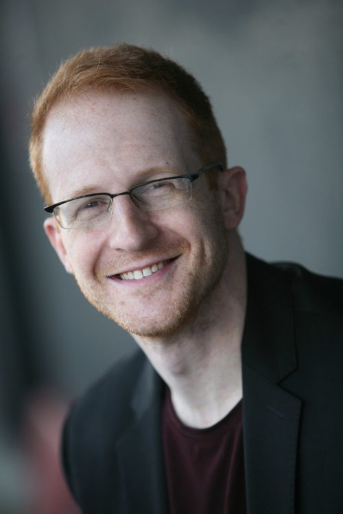 Steve Hofstetter as Officer Barnes